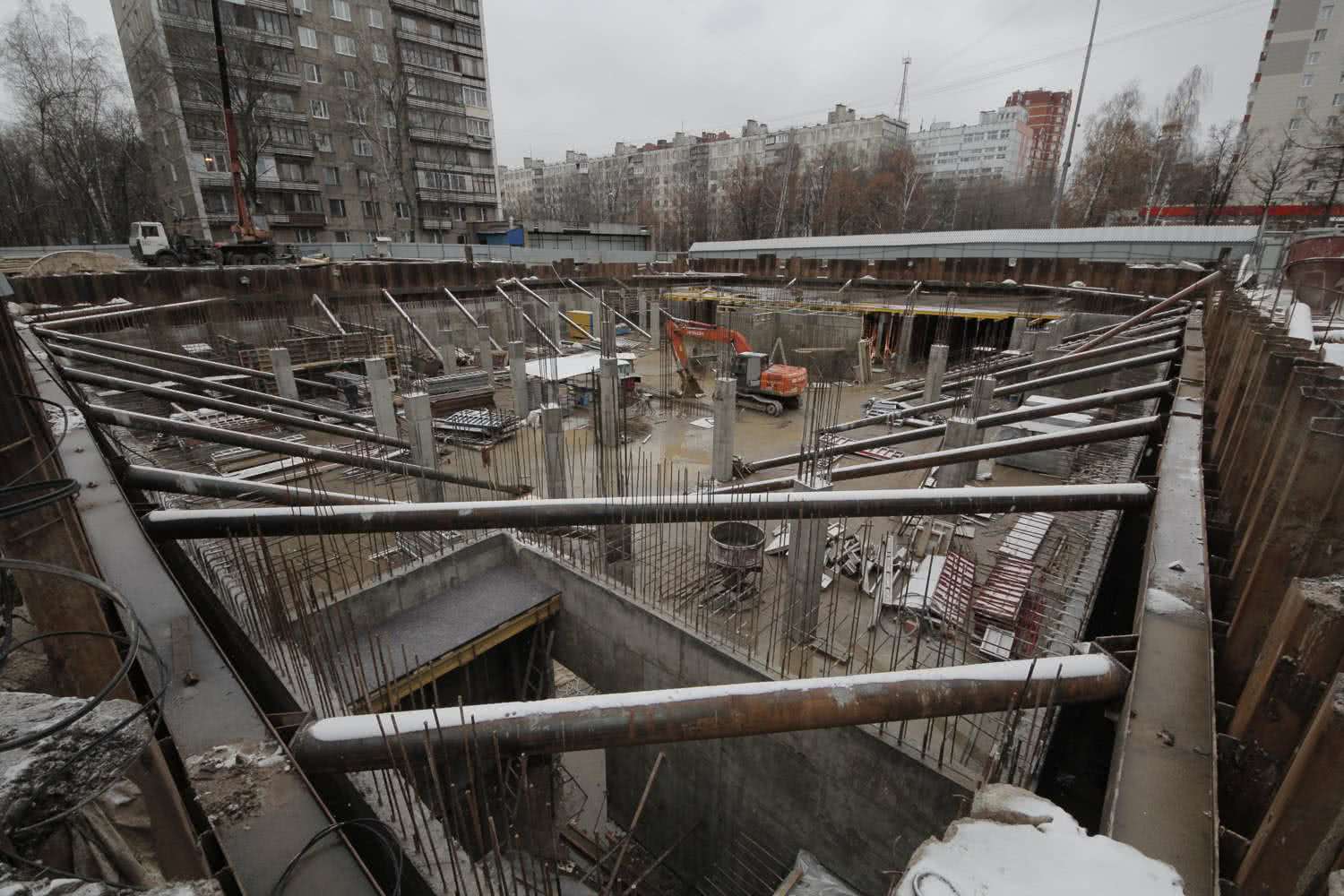 Устройство шпунтового ограждения из шпунта Ларсена методом вибропогружения на объекте строительства административного здания в г. Калининграде, ул. Байкальская, 42.